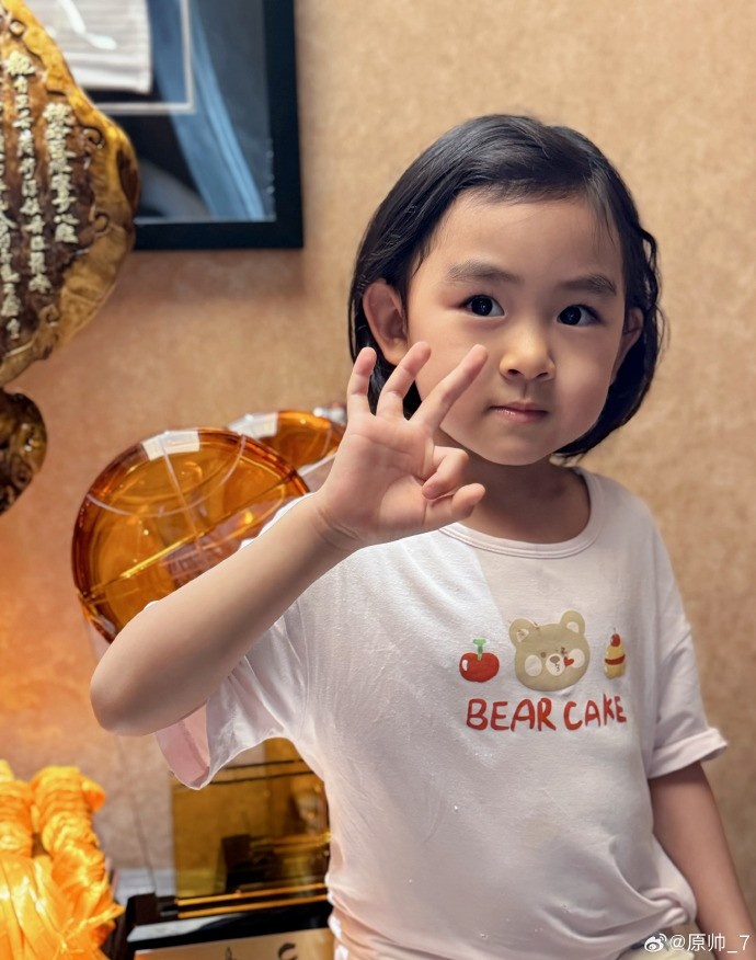  三分大賽三冠王！原帥曬三冠獎杯：完成了女兒給安排的任務！