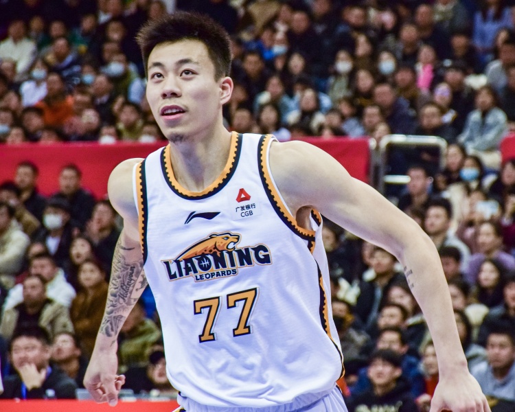  狀態(tài)復蘇！張鎮(zhèn)麟上半場11投7中&三分4中1 拿到15分4板4助2斷