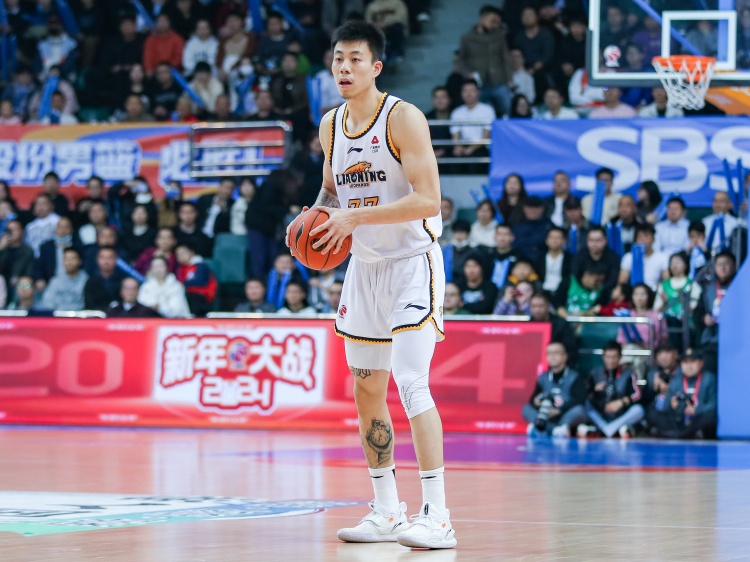 攻防俱佳！張鎮(zhèn)麟15中8拿到19分7板6助5斷2帽