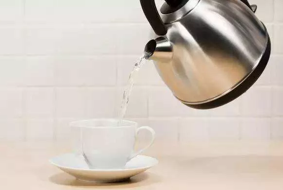 白開水是凈水嗎？怎么選擇好的凈水機(jī)